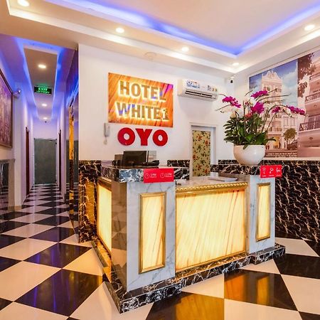 Oyo 471 White 1 Hotel Хошимин Экстерьер фото